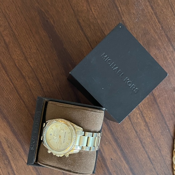 Michael Kors Gold Watch - Picture 7 of 8